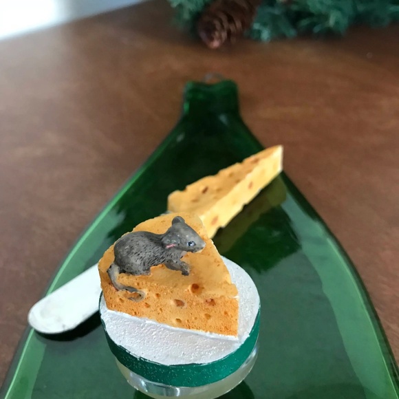 Vintage Green Flat wine Bottle Cheese Plates with Four Cheese Utensils. - Picture 10 of 10